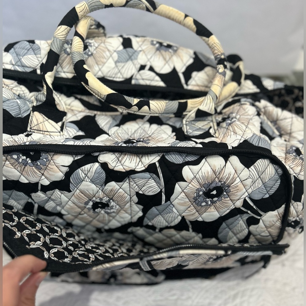 Vera Bradley Duffle Bag Floral Neutral Colors Travel Vacation Overnight Bag - Picture 4 of 4